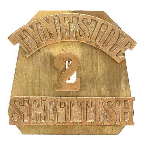 TYNESIDE / 2 / SCOTTISH  WW1 Kitchener Army shoulder title badge.  Good scarce die-cast curved TYNESIDE over separate straight SCOTTISH; central brass 2. Complete with backing plate.    Flat hexagonal loops.  VGC  Worn by 21st (2nd Tyneside Scottish) Service Bn. Northumberland Fusiliers raised in November 1914