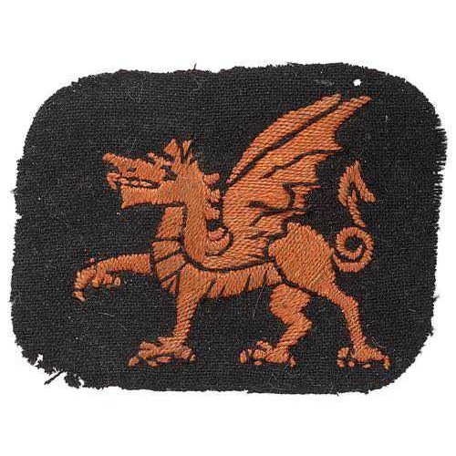 395 - 38th (Welsh) Division WW1 cloth formation sign badge.  Good scarce red dragon embroidered on black r... 
