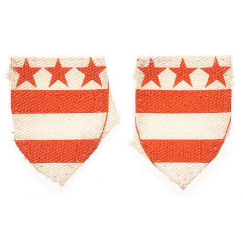 408 - R (South Shields) Battery 439th LAA Regt RA pair of cloth formation sign badges.  Arms of Washington... 