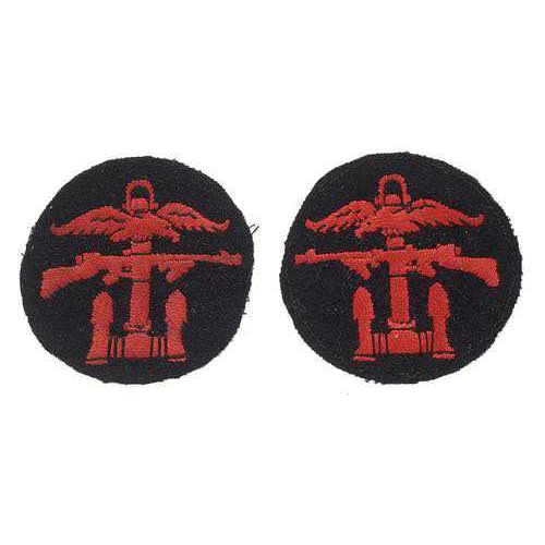 409 - Combined Operations facing pair of circular formation sign badges.  Good examples, each a black felt... 