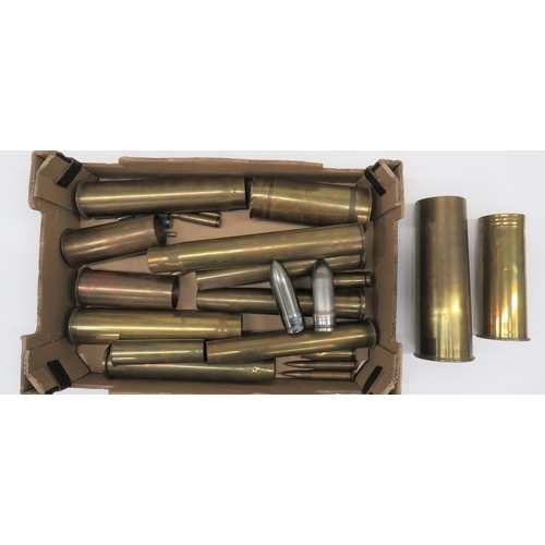 160 - Collection Of Brass Shell Cases
including 2 x 6 pr. dated 1917 ... 25 pr. dated 1939 ... German shel... 