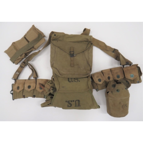 404 - American Part Set Of WW2 Equipment
consisting khaki, triple section ammunition belt ... Khaki webbin... 