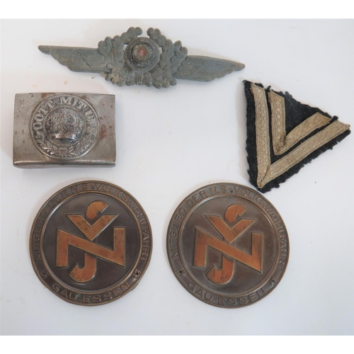 381 - WW1 and WW2 German Items
consisting Imperial German steel belt buckle.  Rear prong absent ... A... 