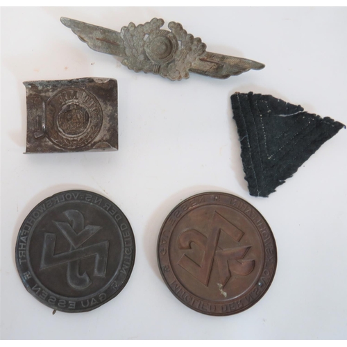 381 - WW1 and WW2 German Items
consisting Imperial German steel belt buckle.  Rear prong absent ... A... 