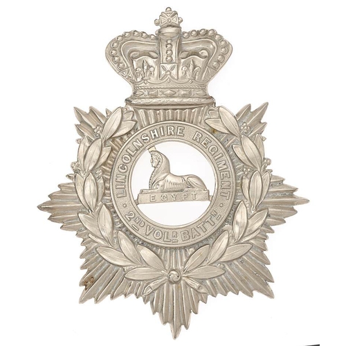 101 - 2nd (Grantham) VB Lincolnshire Regiment Victorian helmet plate circa 1883-1901.   Good scarce die-st... 