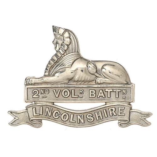 138 - 2nd (Grantham) VB Lincolnshire Regiment cap badge circa 1896-1905.  Good scarce die-stamped white me... 
