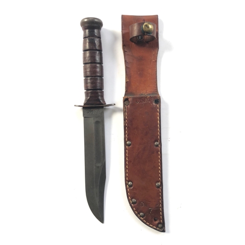 477 - United States Marine Corps USMC KA-BAR Fighting Knife. A good clean example, with 174mm single edged... 