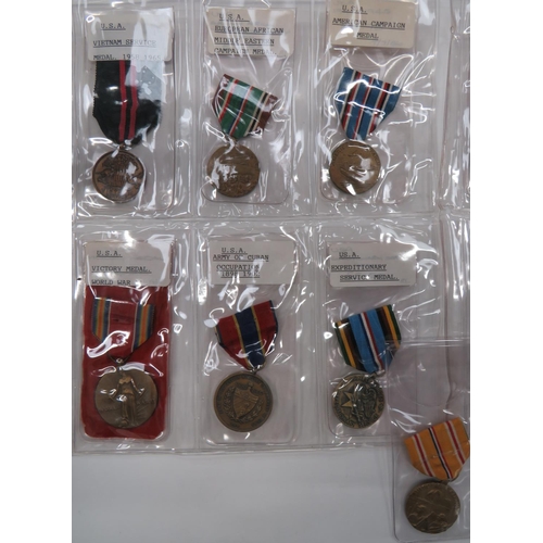 118 - Collection Of 15 American Medals
including boxed Air medal ... Boxed medal for Merit ... Air Force G... 