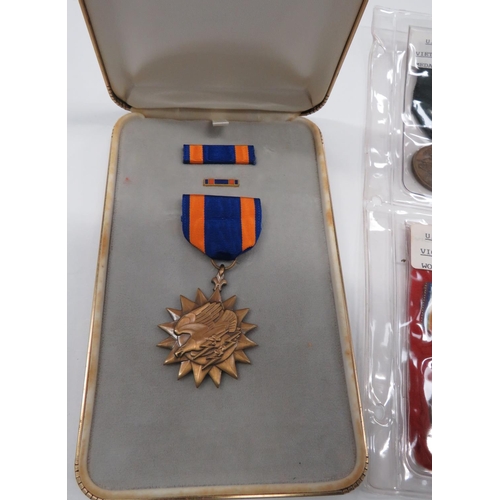 118 - Collection Of 15 American Medals
including boxed Air medal ... Boxed medal for Merit ... Air Force G... 