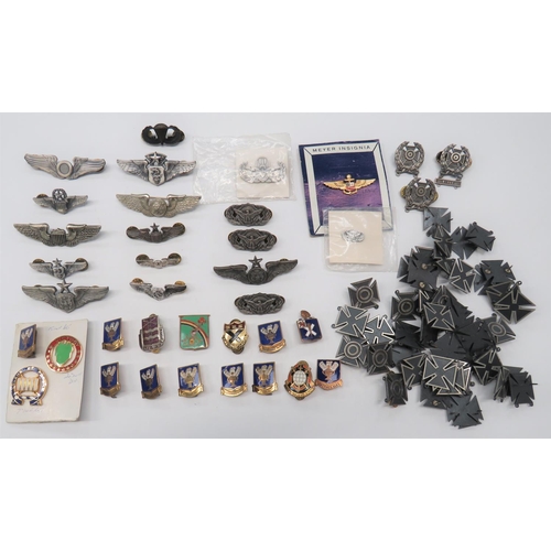 61 - 87 x American Qualification Badges
post war examples including white metal Senior Aircrew wings ... ... 