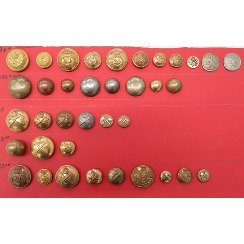 37 x Indian Regimental Buttons Including Victorian
including brass Victorian crown, 32nd Punjab Pioneers ... Gilt, Vic crown 32nd Punjab Infantry ... Gilt, Vic crown 34th Regiment ... Gilt, Tudor crown 34th Punjab Pioneers ... Brass, KC Pioneers ... Brass Pioneers.  37 items.