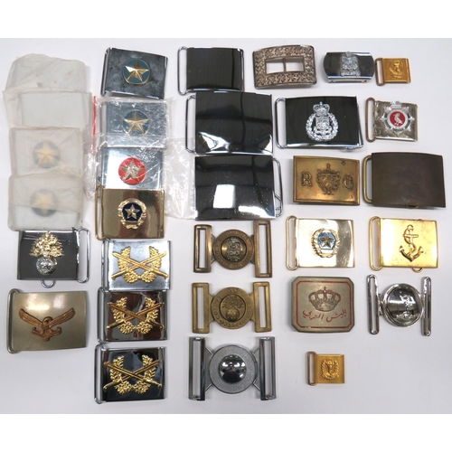 30 x Various Belt Buckles
including plated and anodised Royal Reg Of Fusiliers ... Brass QC Royal Marines ... Plated Royal Corps Of Signals ... Plated QC Bermuda Police.  30 items.