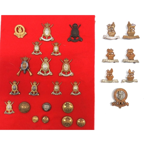 92 - 20 x 6th DG & 15 Hussars Cap And Collar Badges
cap include bi-metal Vic crown 6th DG ... Bronzed... 