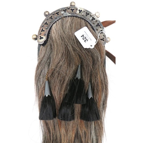 324 - Scottish Dress Sporran
grey brown horsehair.  Black tassels with silvered top bells (1 absent).  Top... 