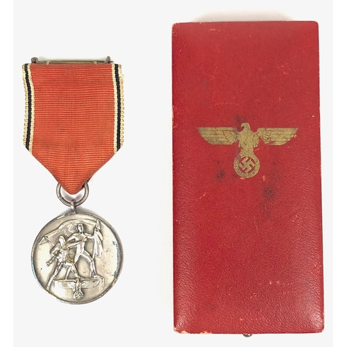 233 - German Third Reich cased 1938 German Entry into Austria Medal.  Good silvered medal for the Anschlus... 