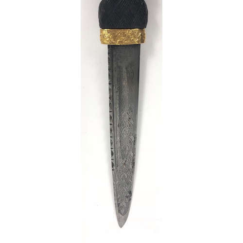 486 - Scottish 79th (Cameron) Highlanders Officer's dirk.  A scarce Post 1901 example. The clipped back bl... 