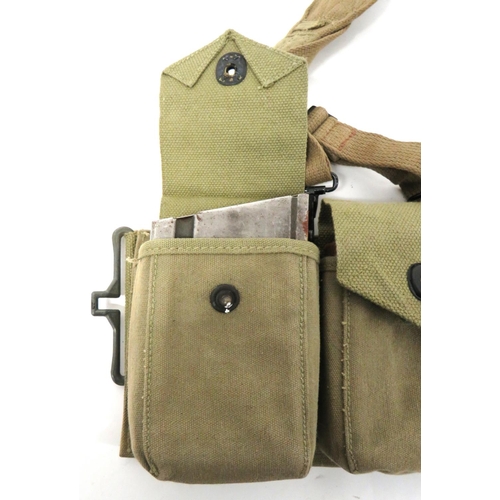 257 - American WW2 BAR Belt, Suspenders and Magazines
light green, double pouches to hold triple magazines... 