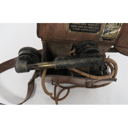 281 - 1918 Dated WW1 Field Telephone Set
brown leather, rectangular box with lift up lid, containing Morse... 