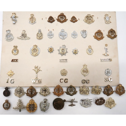 50 x Corps And Other Cap And Collar Badges
cap include brass KC Royal Military Police ... Brass QC Royal Military Police ... Plated QC Royal Military Police ... Anodised QC REME ... Anodised QC RAMC ... Anodised QC RE ... Anodised QC Royal Signals.  50 items.