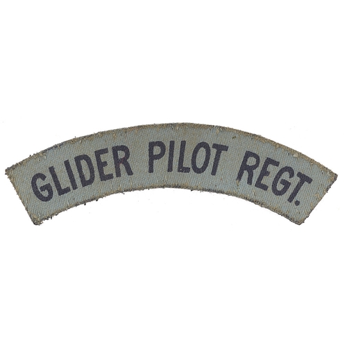 463 - Badge. GLIDER PILOT REGT. WW2 printed cloth shoulder title.  Good scarce dark blue sans-serrif lette... 