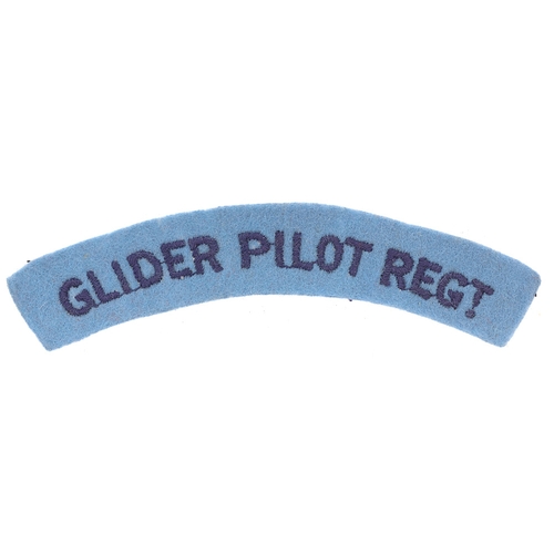 464 - Badge. GLIDER PILOT REGT. cloth shoulder title.  Good scarce mid-blue sans-serrif letters on light b... 