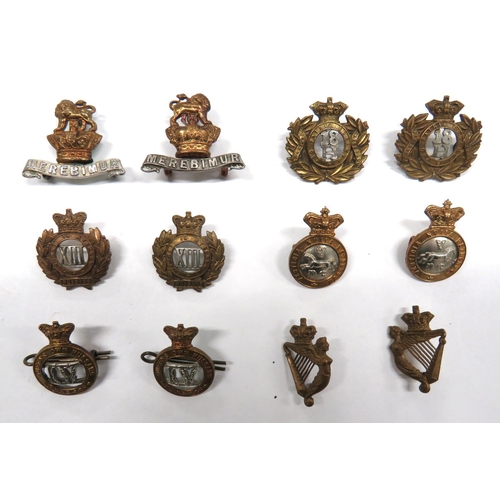 61 - 12 x Victorian Cavalry Collar Badges
consisting 2 x bi-metal Vic crown 18 Hussars ... 2 x bi-metal V... 