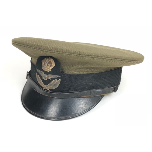 477 - WW1 Royal Air Force 1918 Khaki pattern Officer's cap   A scarce example of the service dress cap of ... 