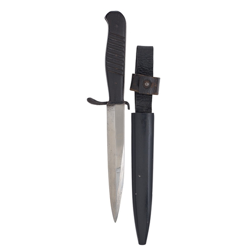 500 - WW1 Imperial German Trench Fighting Knife.  A good example with 14cm straight spear point blade. The... 