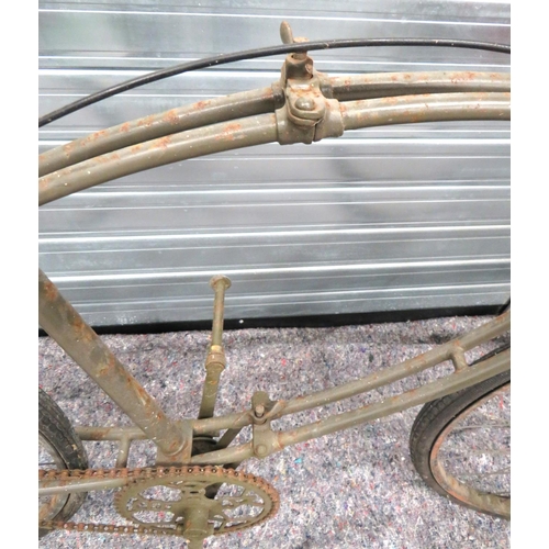 278 - WW2 Airborne Forces Folding Push Bike
green painted frame with central folding brackets.  Handlebar ... 