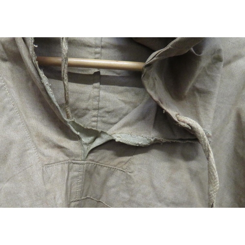 326 - WW2 Sand Pattern Windproof Smock
sand colour cotton, pull over smock.  Top hood with tightening... 