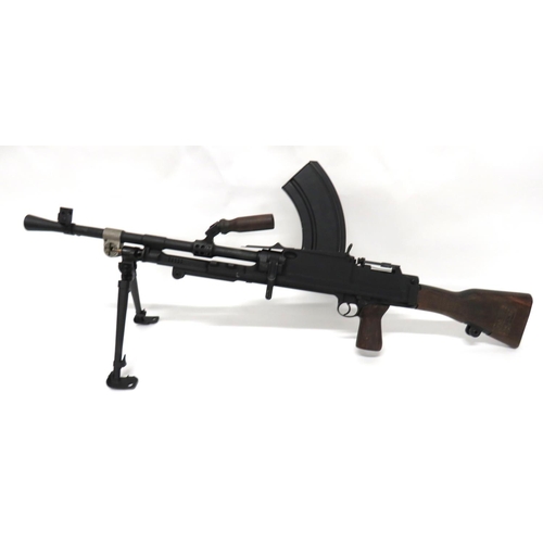 404 - Deactivated MKIII Bren Light Machine Gun
.303, 21 inch, blackened barrel with front flash hider and ... 