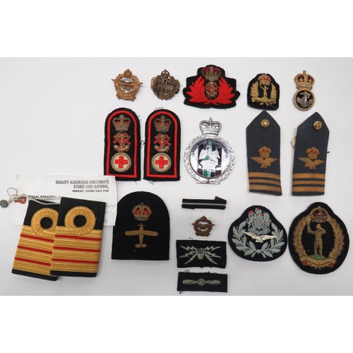 95 - 18 x RAF & RN Orientated Badges
including pair RAF Squadron Leader dress shoulder straps ... Gil... 