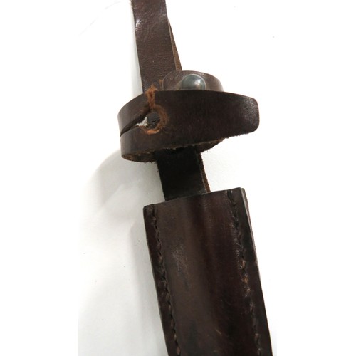 498 - WW1 French Combat Trench Knife
6 inch, cruciform blade.  Polished, one piece grip with maker's stamp... 