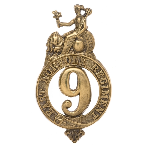 122 - 9th (East Norfolk) Regiment of Foot Victorian glengarry badge circa 1874-81.  Good scarce die-stampe... 