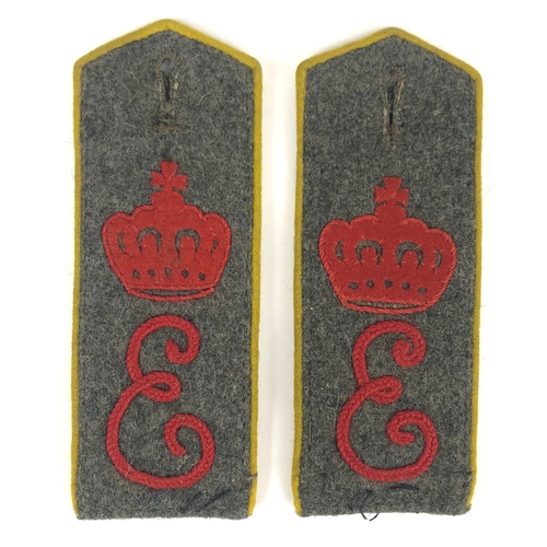 500 - Prussian Imperial German Konigin Elizabeth Garde-Grenadier pair of Other Ranks shoulder boards.  Goo... 