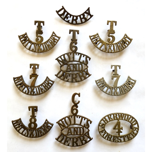 357 - 9 shoulder title badges of Sherwood Foresters interest. DERBY ... 2 x T/5/NOTTS & DERBY ... T/6/... 