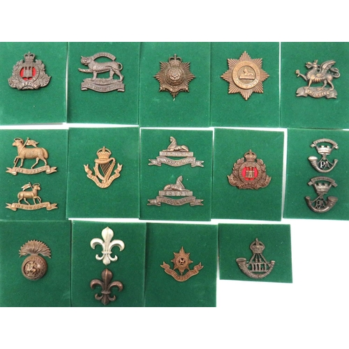 14 - 18 x Officer Cap Badges And Collars
bronzed examples include KC DLI ... Royal Leicestershire ... Nor... 
