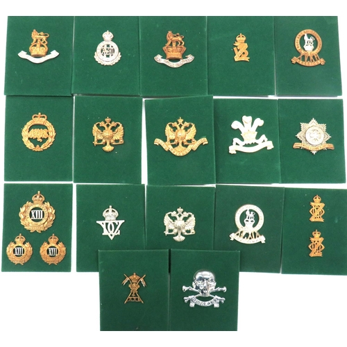 16 - 20 x Cavalry Cap Badges
including bi-metal Vic crown Royal Dragoons ... Brass 1st Kings Dragoon Guar... 