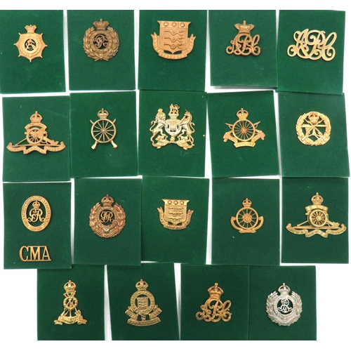 18 - 20 x Corps Cap Badges Including Victorian
including brass Vic crown APC ... Brass Vic crown ASC ... ... 
