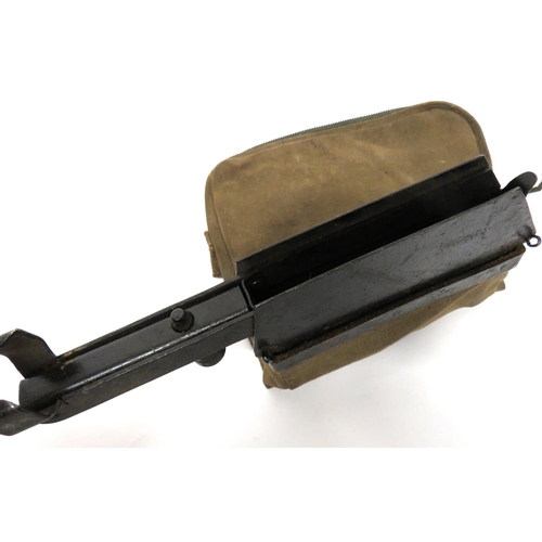 207 - WW2 Spent Cartridge Catching Bag For A Bren LMG
green canvas bag with lower zip fastening.  The... 