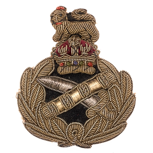 107 - General Officer's bullion cap badge c. 1901-52.  Good gold wire embroidered laurel sprays surmounted... 