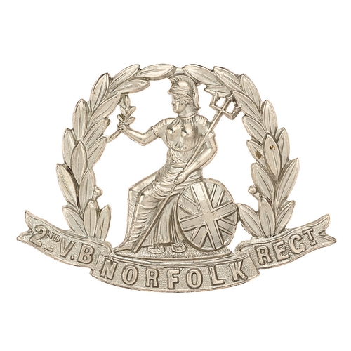 125 - 2nd (Great Yarmouth) VB Norfolk Regiment cap badge c. 1896-1908.  Good scarce die-stamped white meta... 