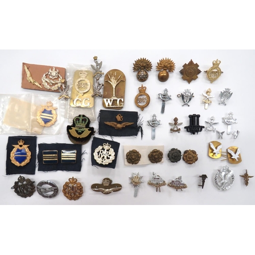 101 - 43 x Various RAF, Gurkha And Guards Badges
cap include brass KC RAF ... Brass QC RAF ... Anodised QC... 