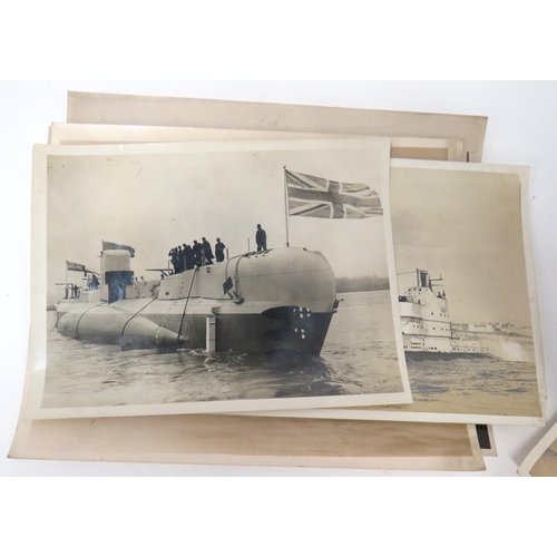 168 - 43 x Official Wartime Press Photos Of Naval Submarines
good selection of 6 large size, press, censor... 