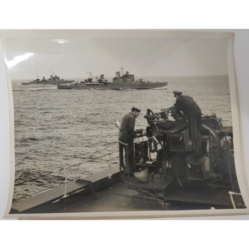 169 - 45 x Official Wartime Press Photos Of Naval Shipping
good selection of large size, press, censor pas... 