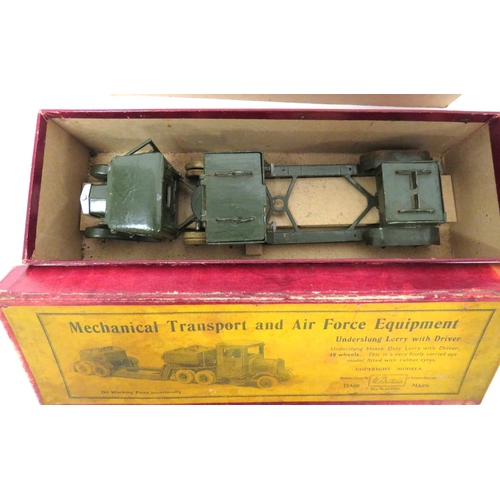 178 - W Britain Boxed 18 Howitzer And Mechanical Transport Air Force
consisting boxed number 2107, 18