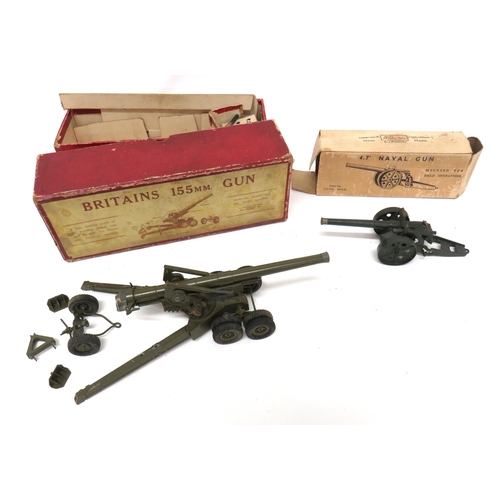 188 - Two W Britain Boxed Artillery Field Guns
consisting set no 2064.  155 mm gun.  Complete in box ... S... 