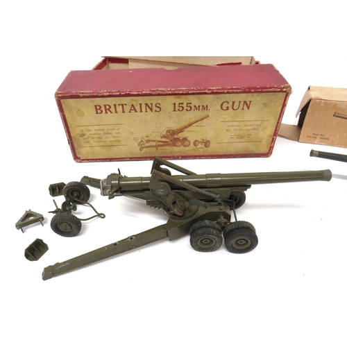 188 - Two W Britain Boxed Artillery Field Guns
consisting set no 2064.  155 mm gun.  Complete in box ... S... 