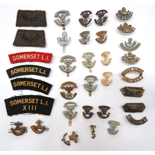 31 - 30 x Somerset Light Infantry Cap, Collar And Titles
cap include white metal (slider) ... White metal... 