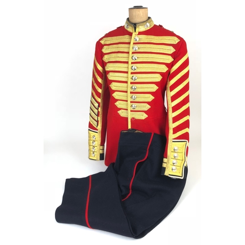 332 - Grenadier Guards Drum Major’s Scarlet Tunic. A very good clean Elizabeth II period example. Scarlet ... 